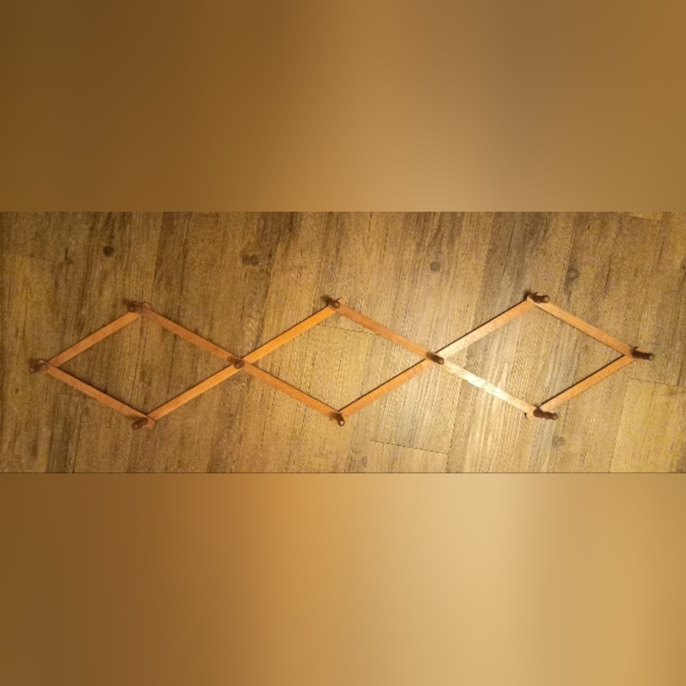 Expandable Wooden Hanging Rack - Picture 6 of 7